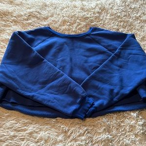 Urban Daizy Cropped Sweatshirt, size M.